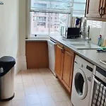 Spacious Central London 2 Bedroom Mansion Block Apartment